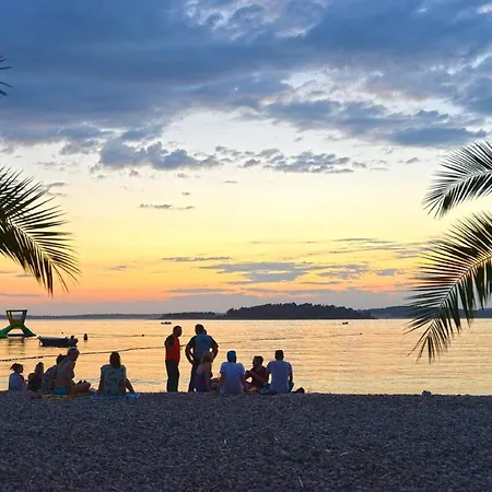 Lägenhet Fuer 7 Personen Ca 80 Qm In Stinjan, Istrien Istrische Riviera Štinjan